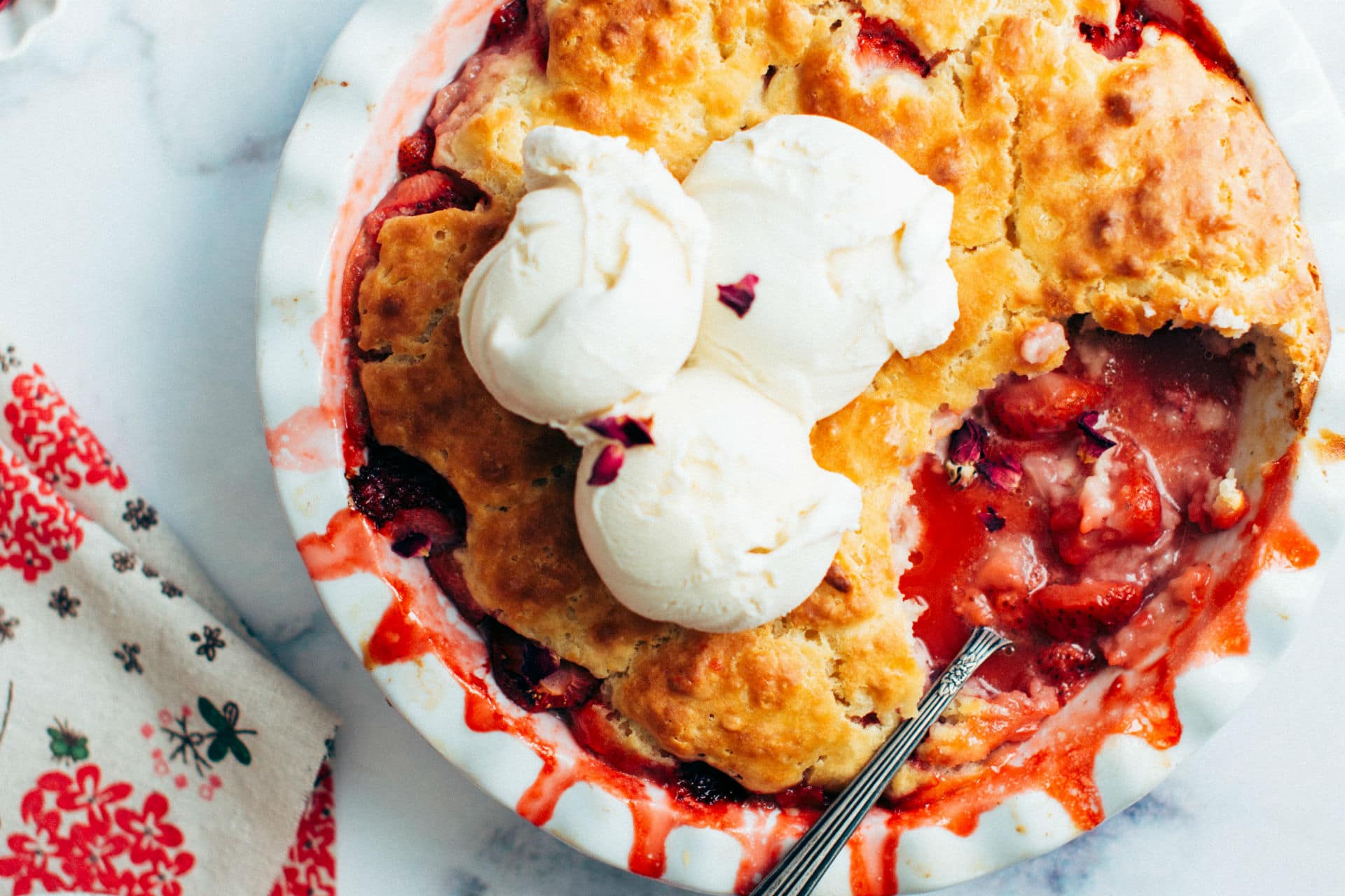 Strawberry pie with a scoop of ice cream