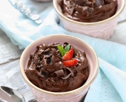 Chocolate avocado pudding recipe 200 - excerpt: yum & yummer