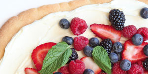 Berry Cookie Pizza - Parents Canada