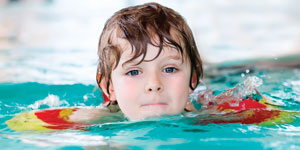 How To Encourage Your Reluctant Swimmer - Parents Canada