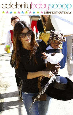 Sandra bullock and kid - 9 celebrity moms who make a difference