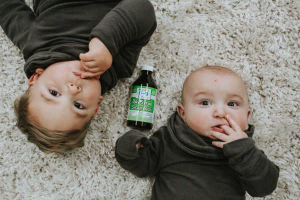 Two children with homeocan day syrup