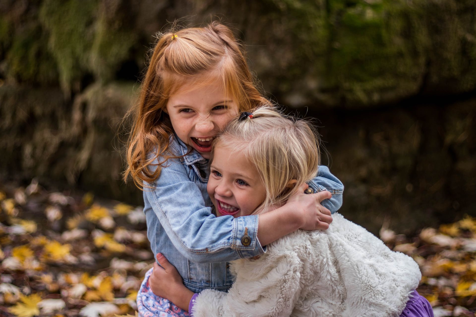 Two young children hugging