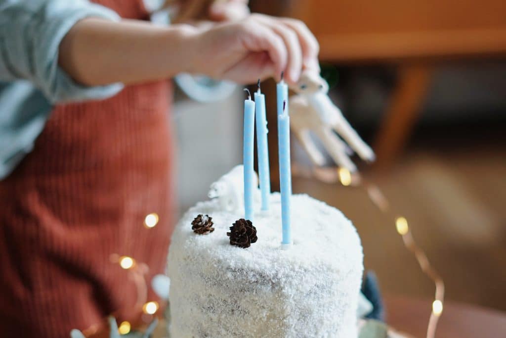 5 Ways To Throw An Outdoor Winter Birthday Party | Winter Birthday Party Ideas